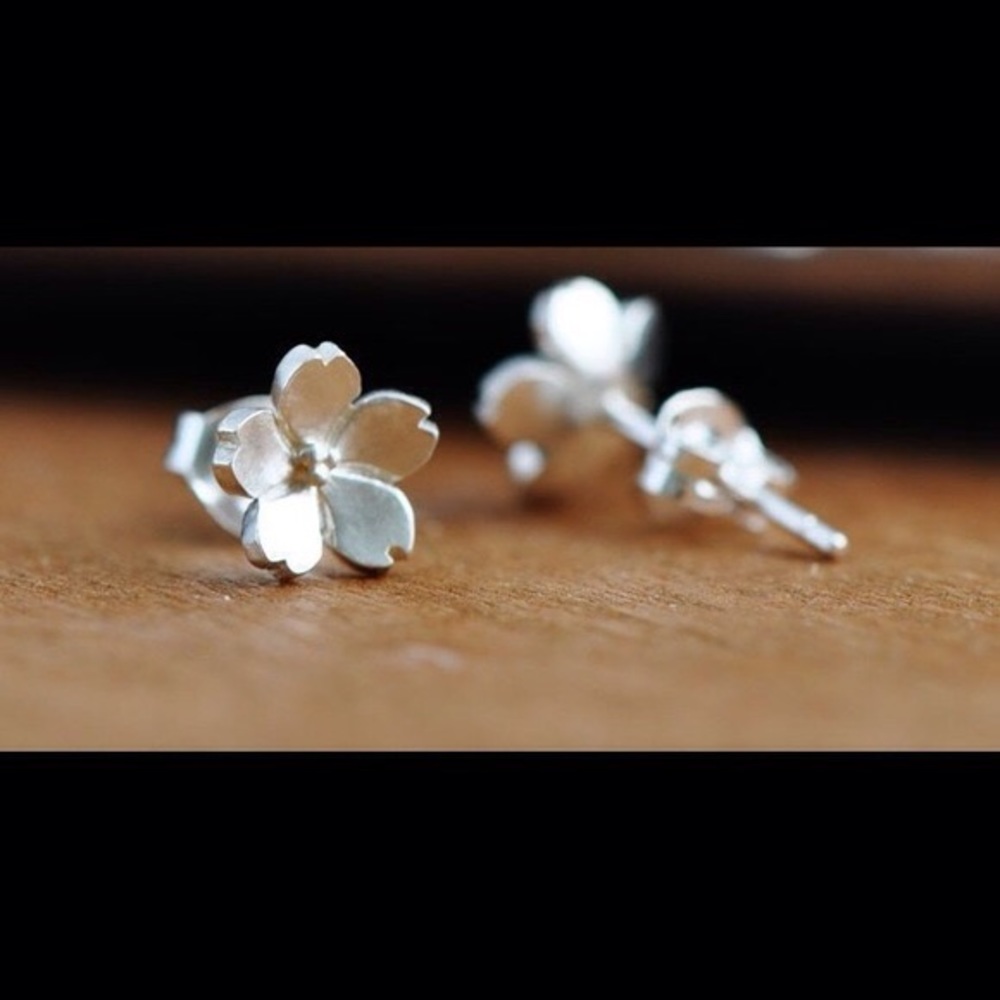 🍂 STERLING SILVER (925) FLOWER EARRINGS - Picture 2 of 2